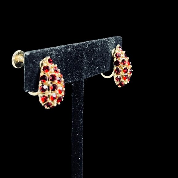 Vintage Gold Tone And Red Rhinestone Tear Drop Screw Back Earrings (5287) - Picture 2 of 5